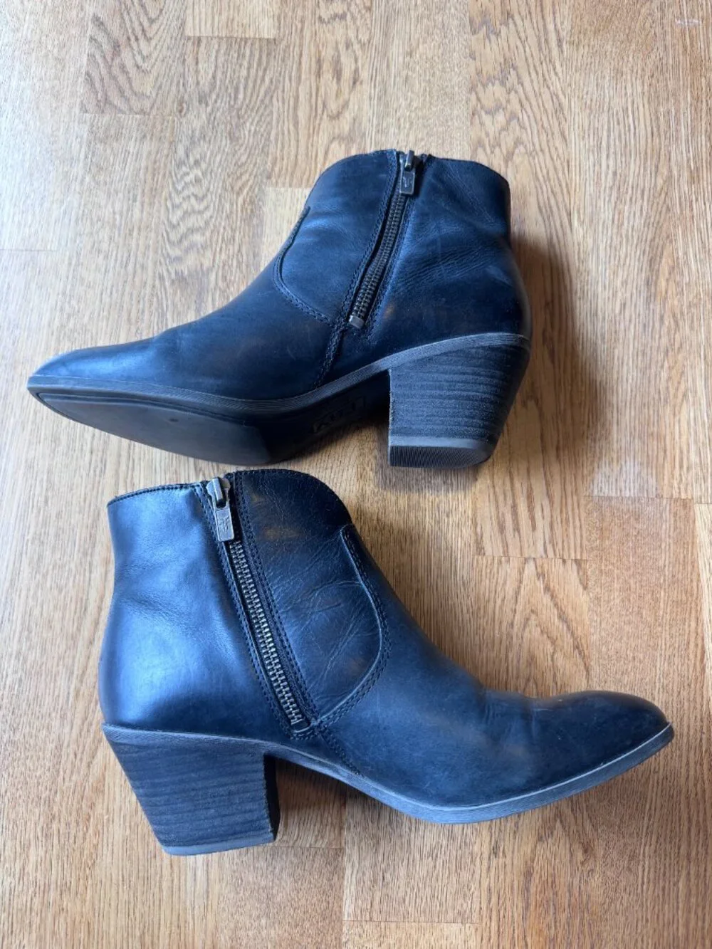 Frye Jennifer Black Leather Booties Size 8M